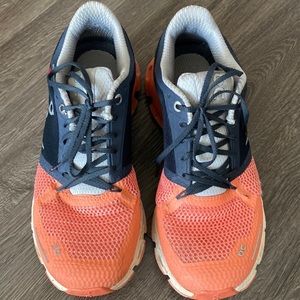 On cloud running shoes. Only worn 2 times, like new.